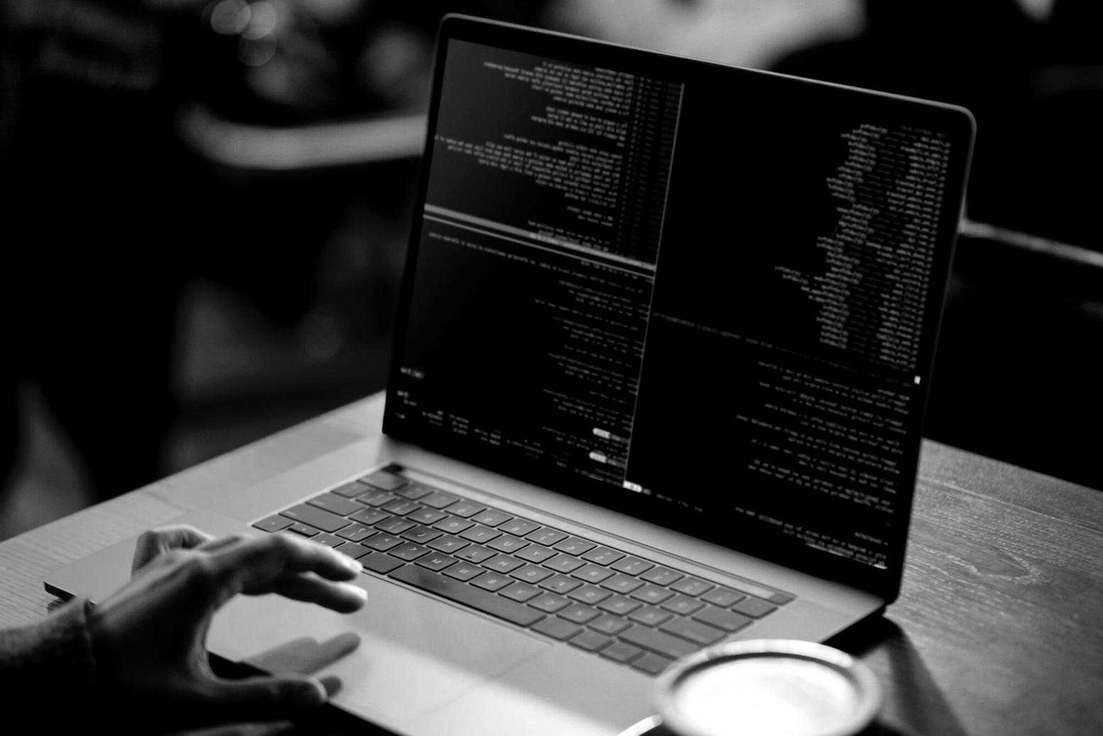 Equipe colaborativa trabalhando em projeto AR/VR